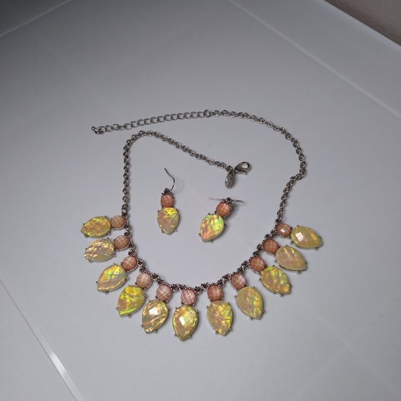 Vintage Charming Charlie Metal And Plastic Necklace And Earring Set - Picture 2 of 16